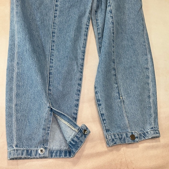 BCBGMaxAzria mom jeans - Picture 4 of 10